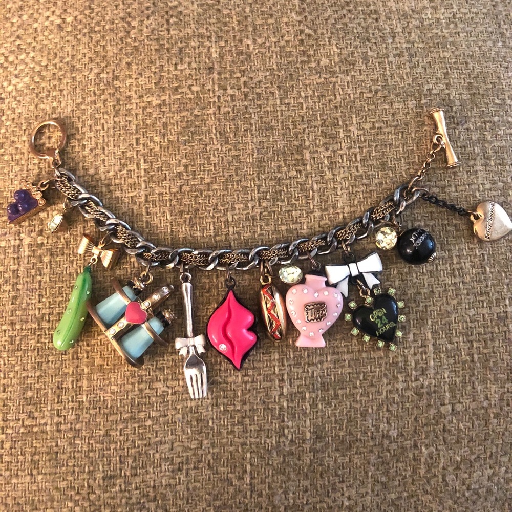 Betsey Johnson date nite charm bracelet
